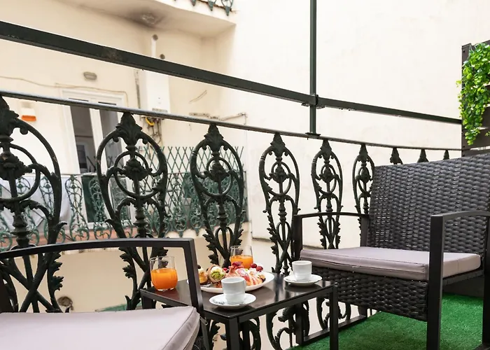 Apartment Historic Center Boho - 5min Colosseum, 300m To Metro, A-c *