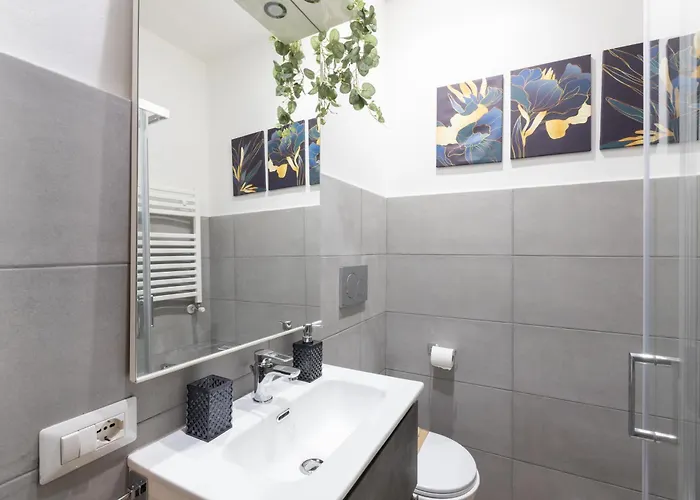 Apartment Historic Center Boho - 5min Colosseum, 300m To Metro, A-c Rom